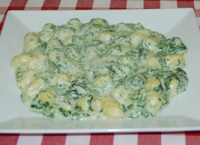 Spenótos fokhagymás tészta