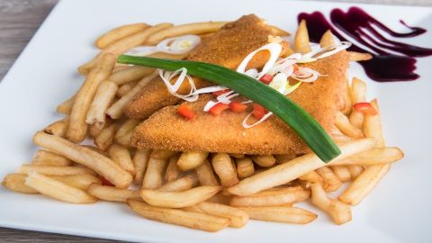 Rántott sajt sült burgonya tartármártás